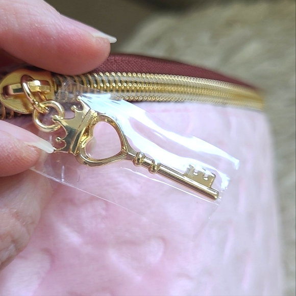 JUICY COUTURE VINTAGE STYLE SET OF 2 COSMETIC BAGS - Picture 6 of 9